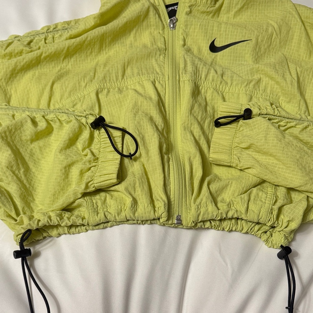 Nike Yellow Ripstop Cropped Jacket - Picture 8 of 9